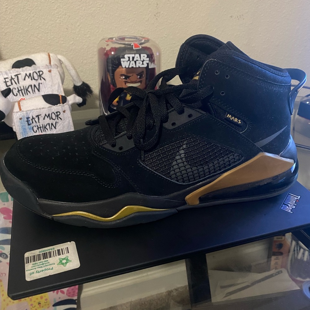 Jordan Mars Black and Gold